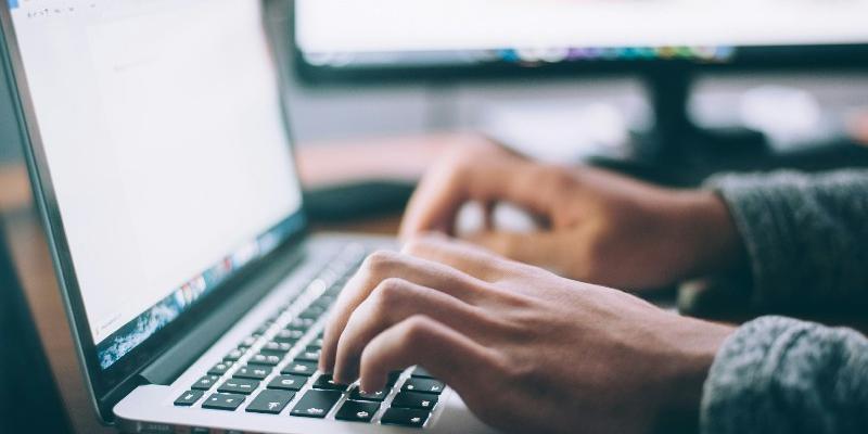 Choisir Entre BTS Edition et DUT en Communication